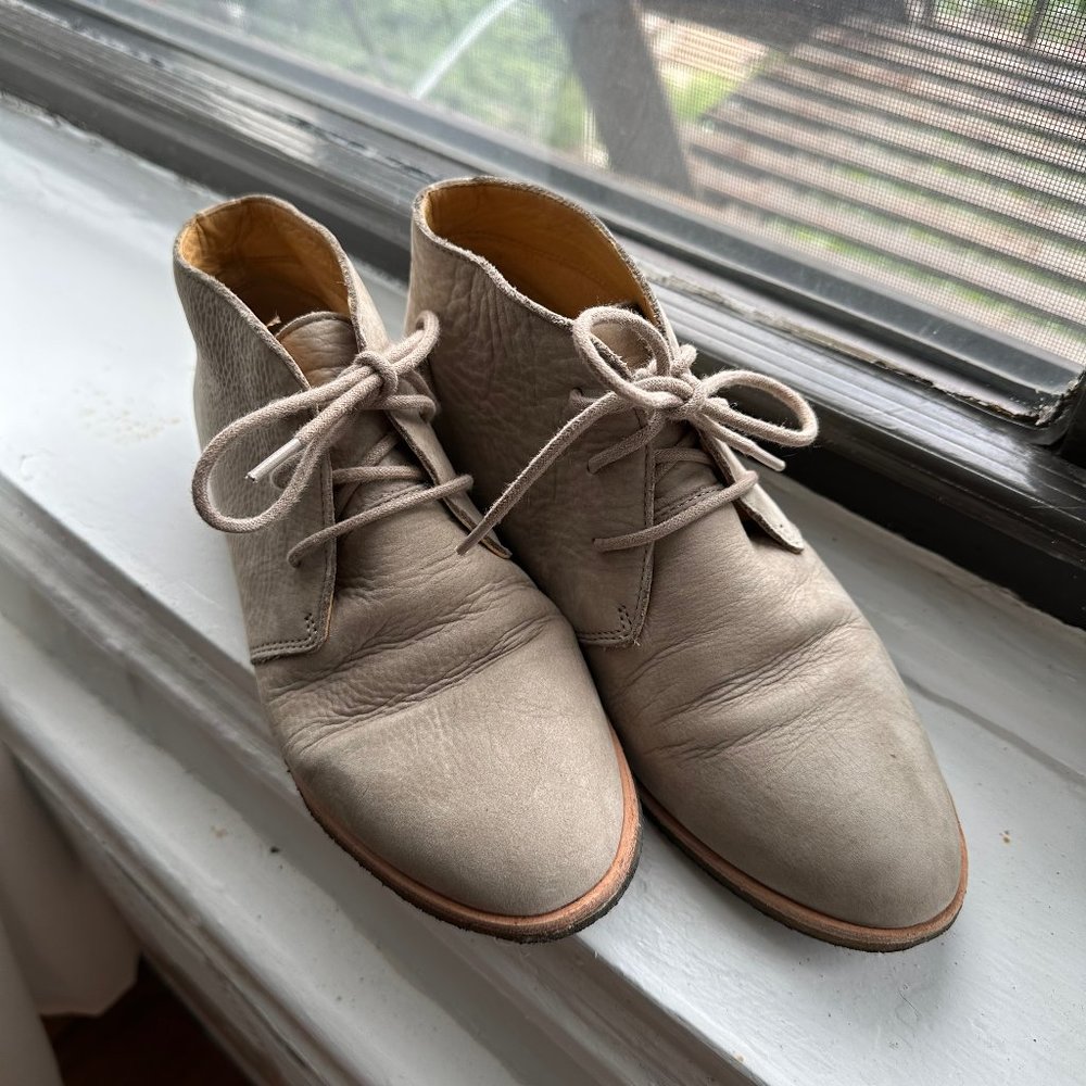 Clarks Phenia Desert Boots - Sand